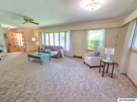 954 6th Place SE Mason City IA 50401