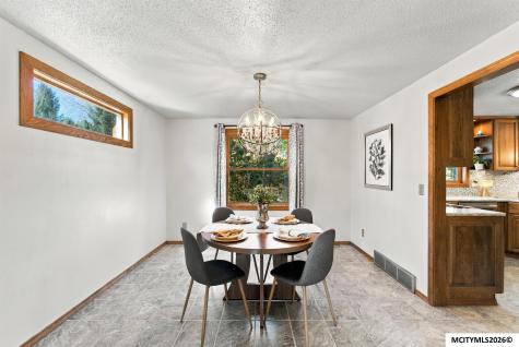 8 Quarry Road Mason City IA 50401