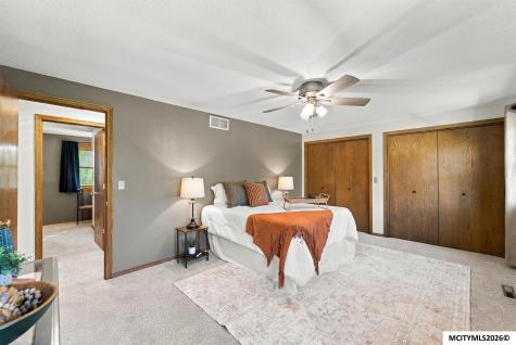 8 Quarry Road Mason City IA 50401