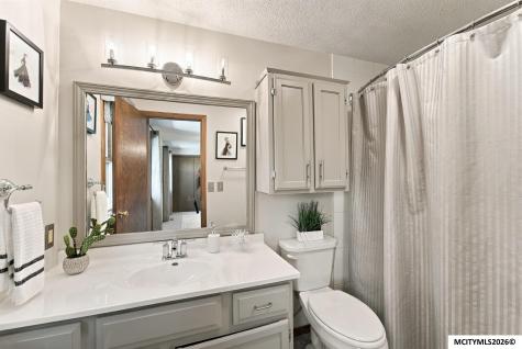 8 Quarry Road Mason City IA 50401