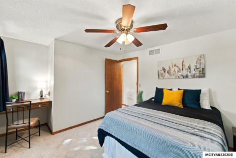 8 Quarry Road Mason City IA 50401
