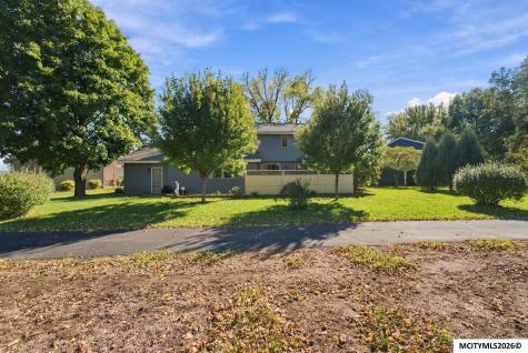 8 Quarry Road Mason City IA 50401