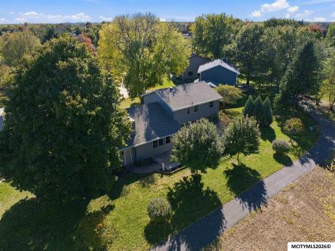 8 Quarry Road Mason City IA 50401