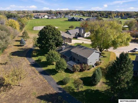 8 Quarry Road Mason City IA 50401