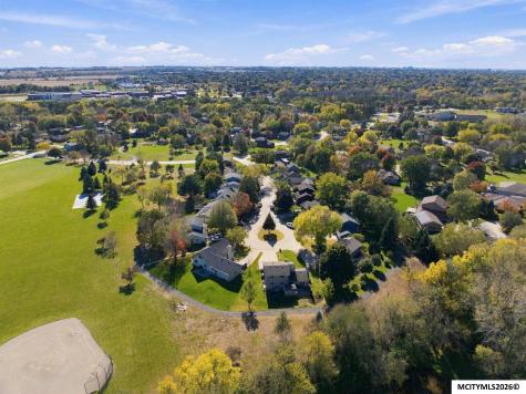 8 Quarry Road Mason City IA 50401