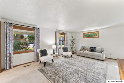 8 Quarry Road Mason City IA 50401