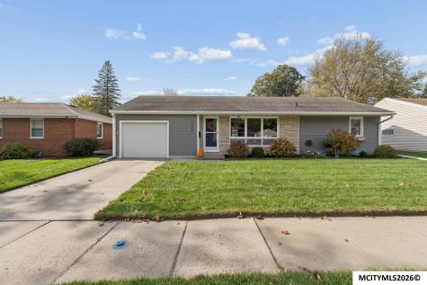 1308 N Hampshire Mason City IA 50401