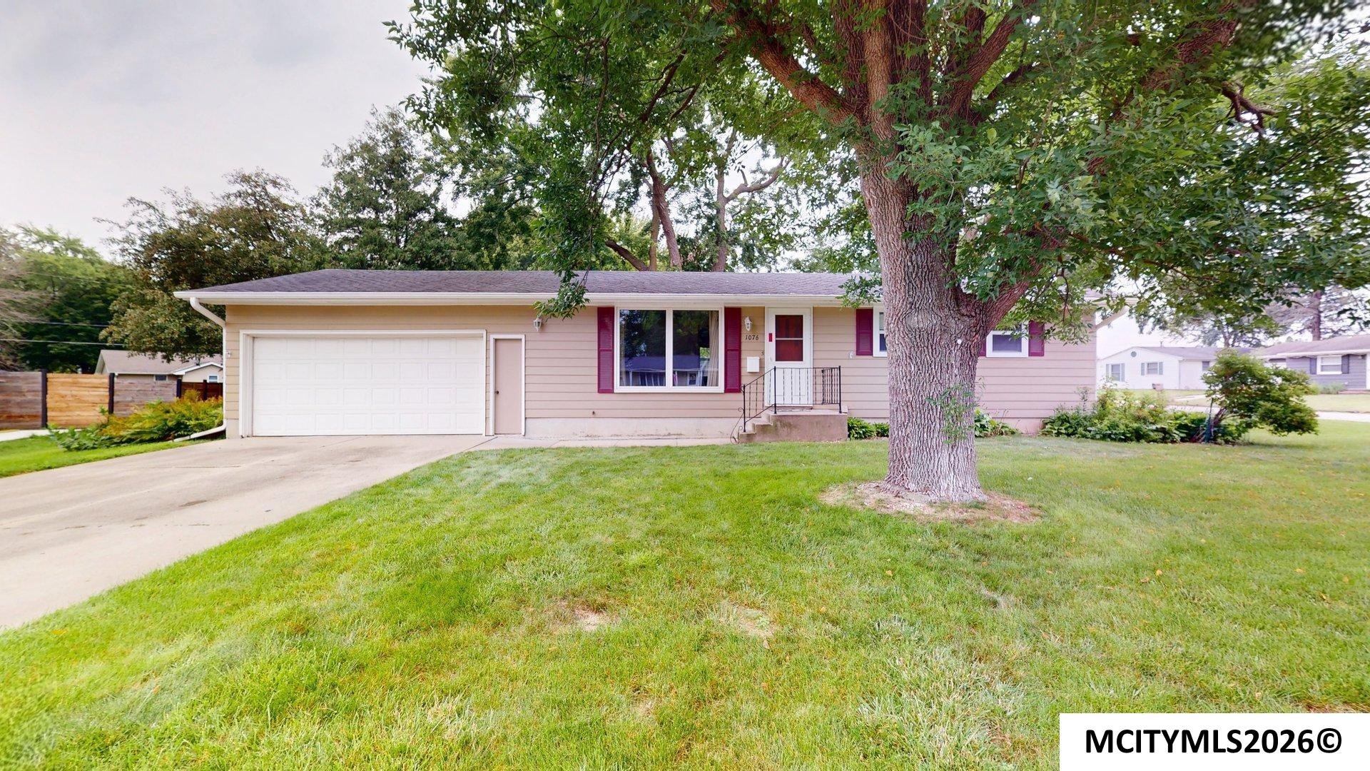 1076 Park Lane Mason City IA 50401