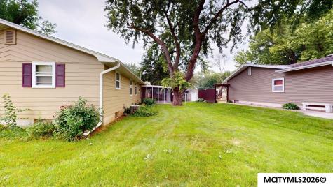 1076 Park Lane Mason City IA 50401