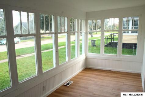 1228 N Madison Mason City IA 50401