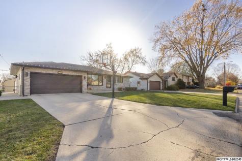 1621 7th Place SW Mason City IA 50401