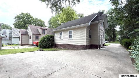 1112 W State Mason City IA 50401