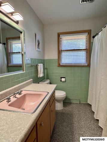 1310 3rd NW Mason City IA 50401