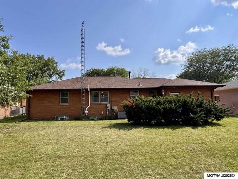 1310 3rd NW Mason City IA 50401