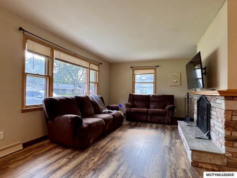 1310 3rd NW Mason City IA 50401