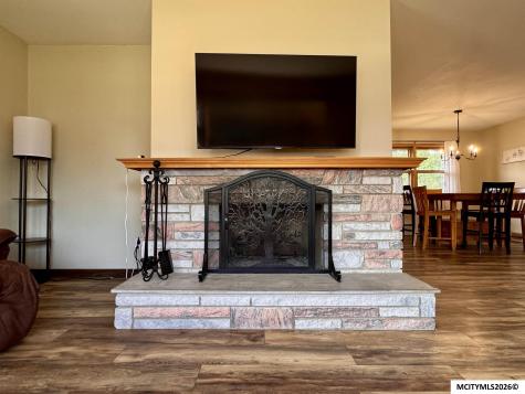 1310 3rd NW Mason City IA 50401