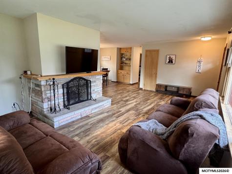 1310 3rd NW Mason City IA 50401