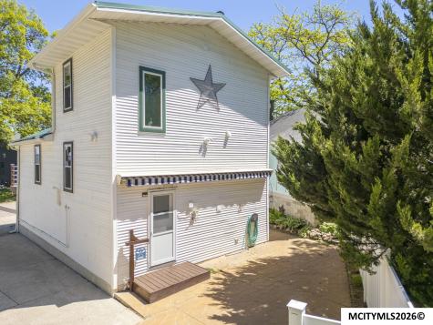 15381 1st Street Clear Lake IA 50428