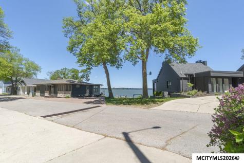 15381 1st Street Clear Lake IA 50428
