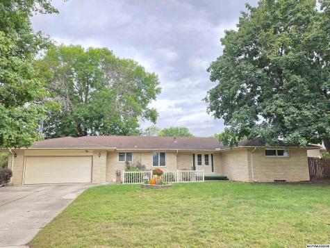 149 Parkridge Drive Mason City IA 50401