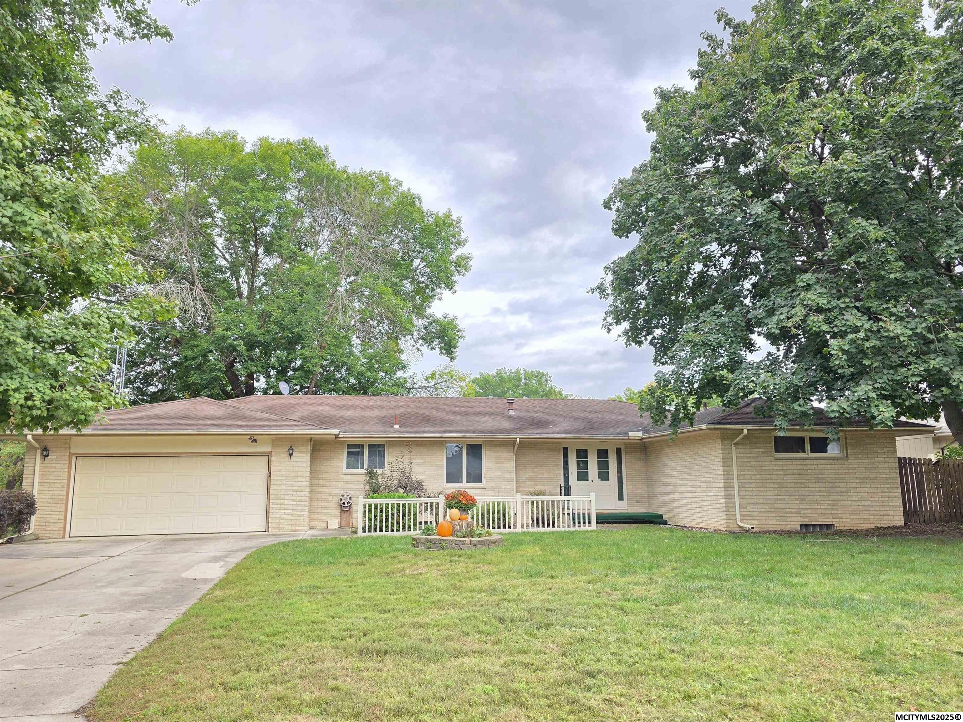 149 Parkridge Drive Mason City IA 50401