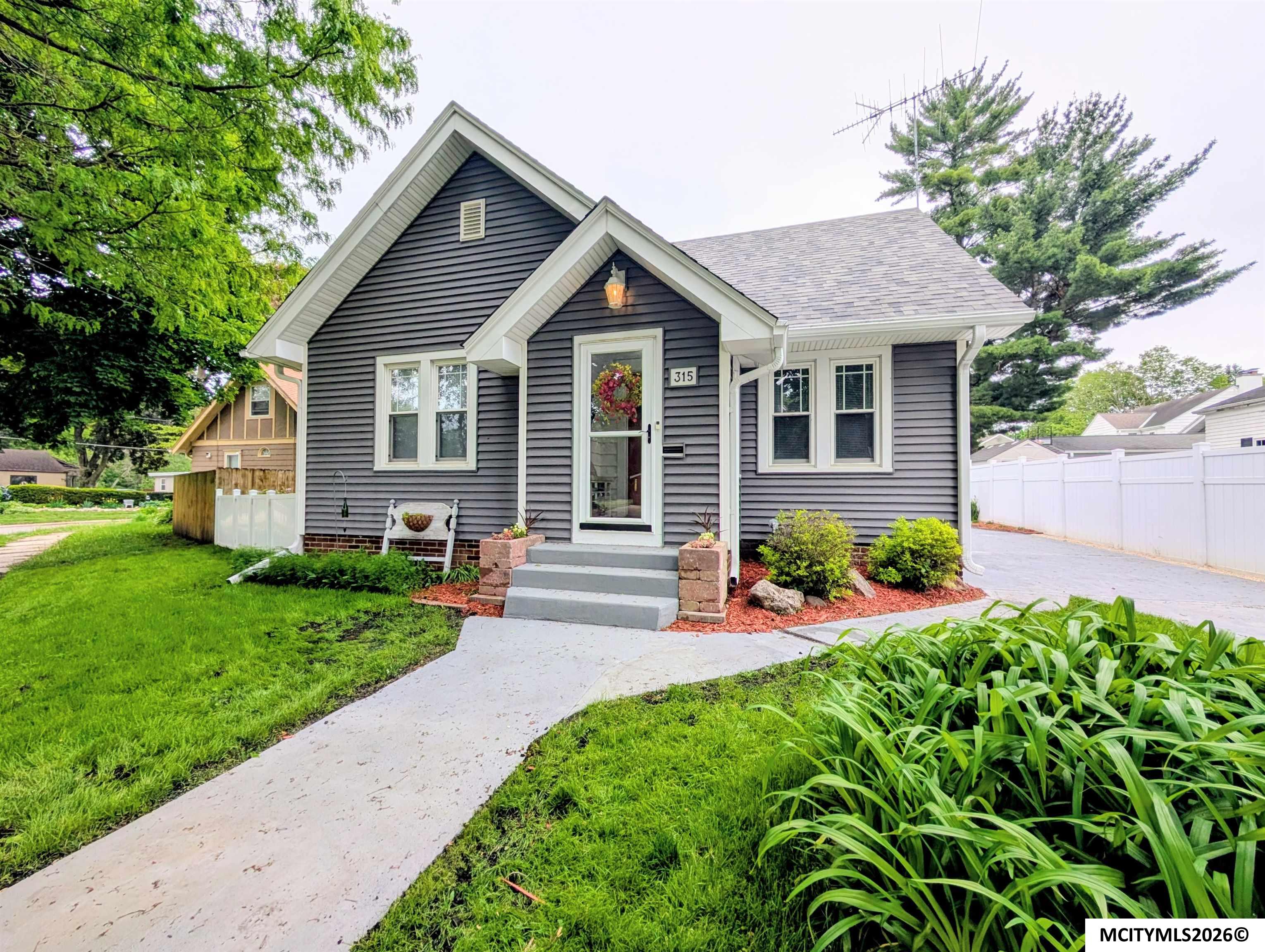 315 N Taylor Mason City IA 50401