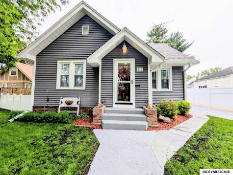 315 N Taylor Mason City IA 50401