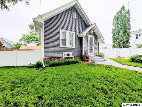315 N Taylor Mason City IA 50401