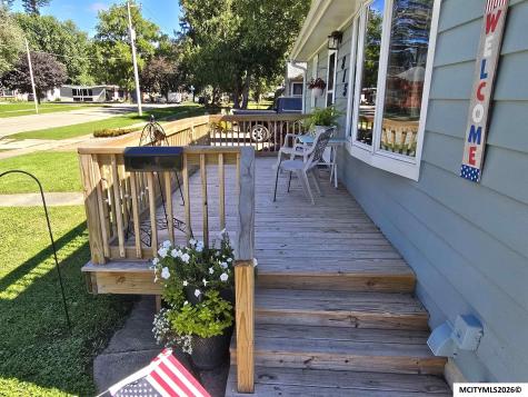 815 6th Avenue S Clear Lake IA 50428