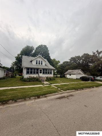 809 N 9th Street Clear Lake IA 50401