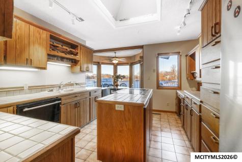 900 Briarstone Drive Mason City IA 50401