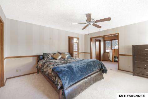 900 Briarstone Drive Mason City IA 50401