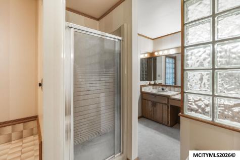 900 Briarstone Drive Mason City IA 50401