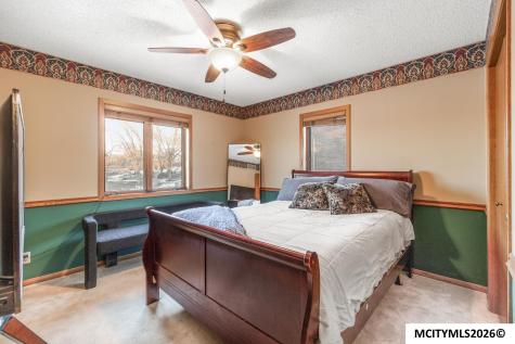 900 Briarstone Drive Mason City IA 50401