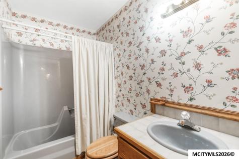 900 Briarstone Drive Mason City IA 50401