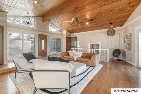 900 Briarstone Drive Mason City IA 50401