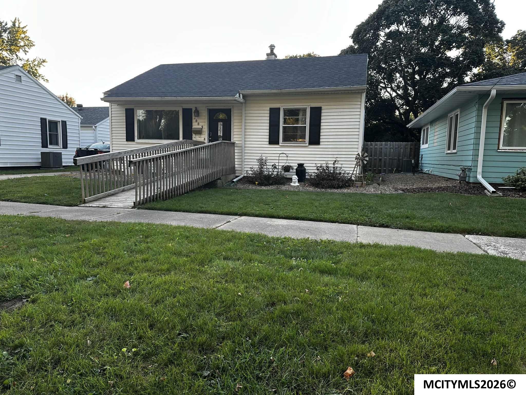 1009 Allison Street Charles City IA 50616