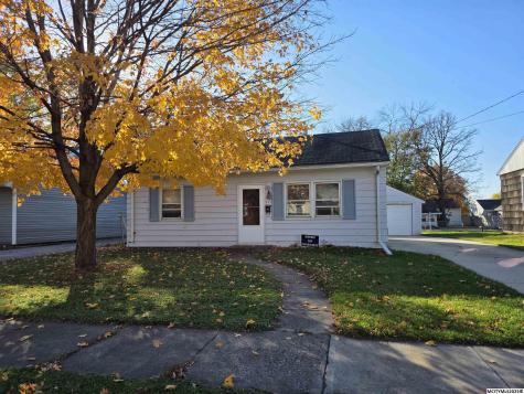 953 15th Place NE Mason City IA 50401