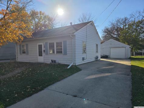 953 15th Place NE Mason City IA 50401
