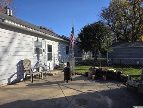 953 15th Place NE Mason City IA 50401