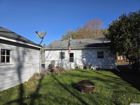 953 15th Place NE Mason City IA 50401