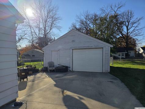 953 15th Place NE Mason City IA 50401