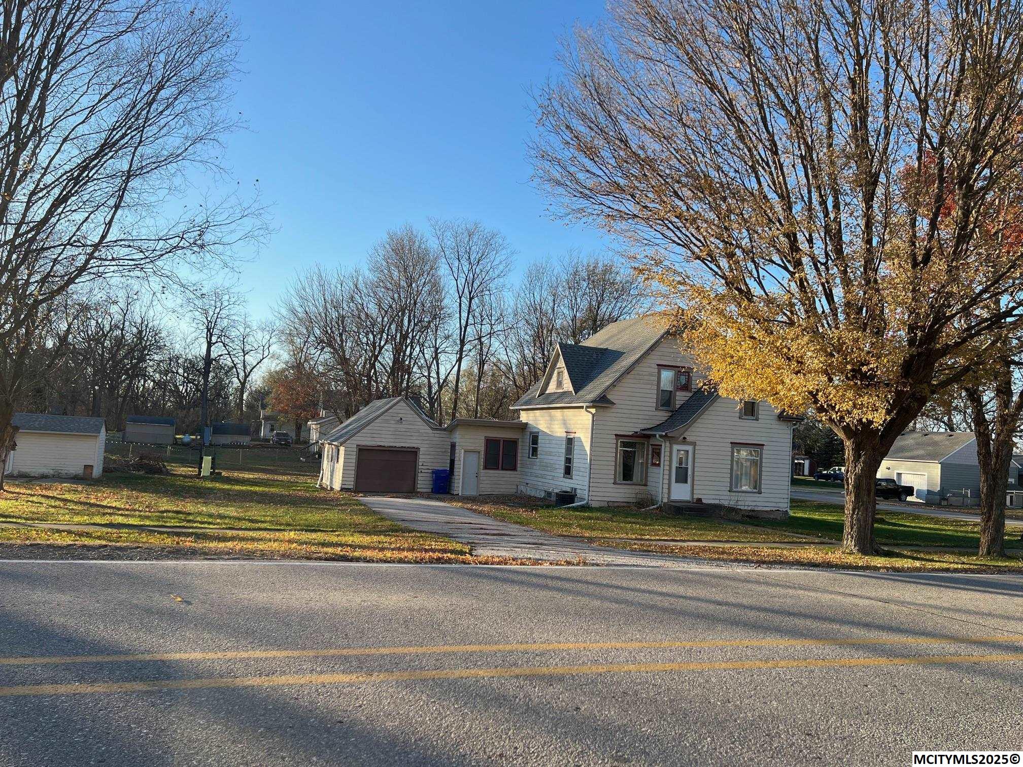 906 Broad Street Plymouth IA 50464