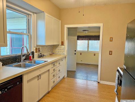 906 Broad Street Plymouth IA 50464