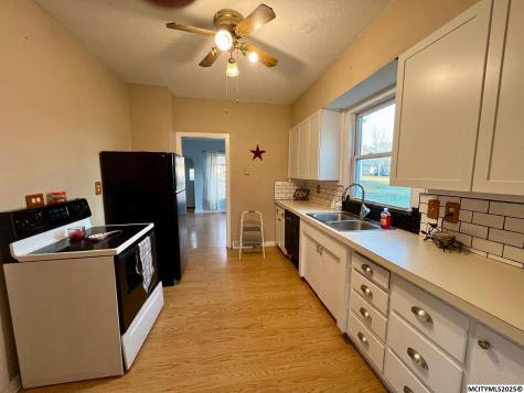 906 Broad Street Plymouth IA 50464