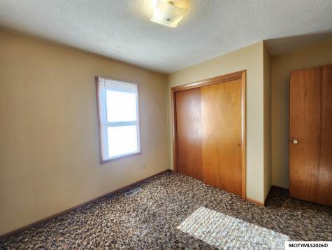408 26th SW Mason City IA 50401