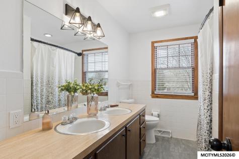 1773 Springview Drive Mason City IA 50401