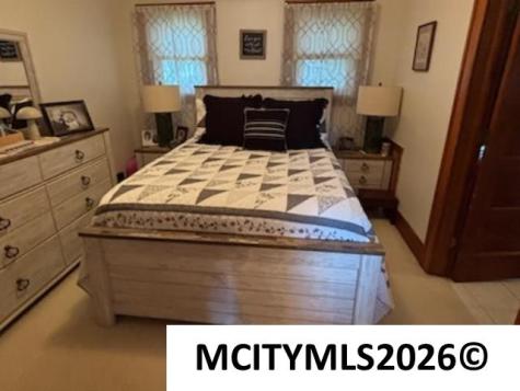 1217 N President Avenue Mason City IA 50401