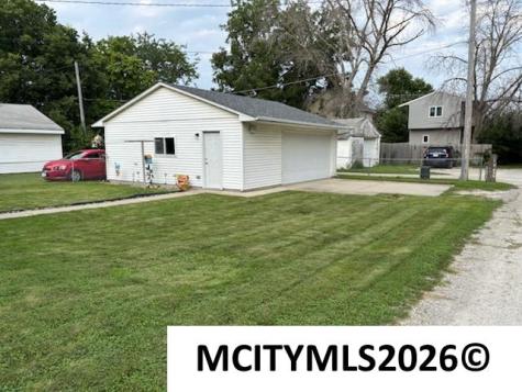 1217 N President Avenue Mason City IA 50401
