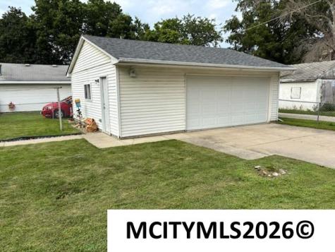 1217 N President Avenue Mason City IA 50401